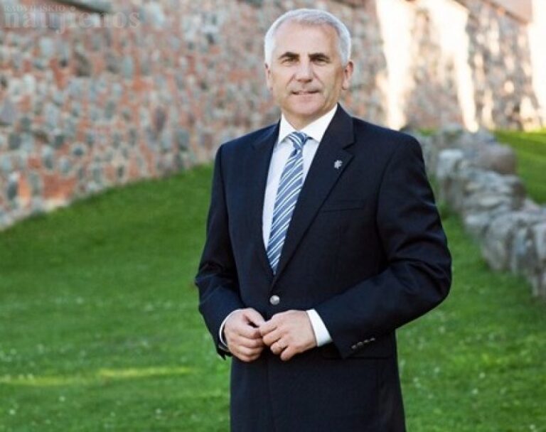 Šeduvoje – susitikimas su diplomatu Vygaudu Ušacku