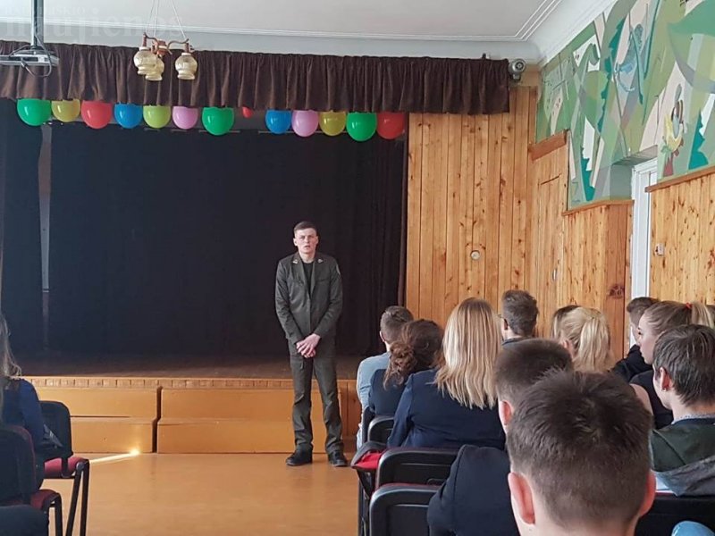 Į sumuštinukų gamybą kibo ne tik merginos