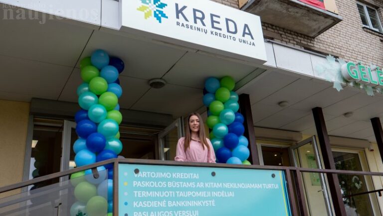 Būrys radviliškiečių svetingai paminėjo Raseinių kredito unijos atidarymą