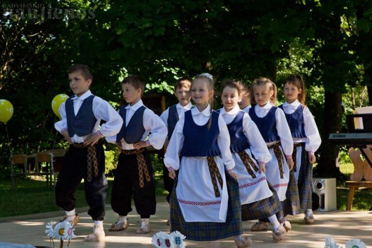 Pakiršinio pradžios mokykla atšventė 95-ąjį jubiliejų