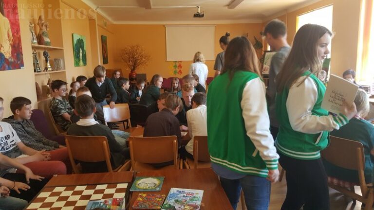 Į Šeduvos gimnazijos biblioteką užsuko „Knygvežiukas“