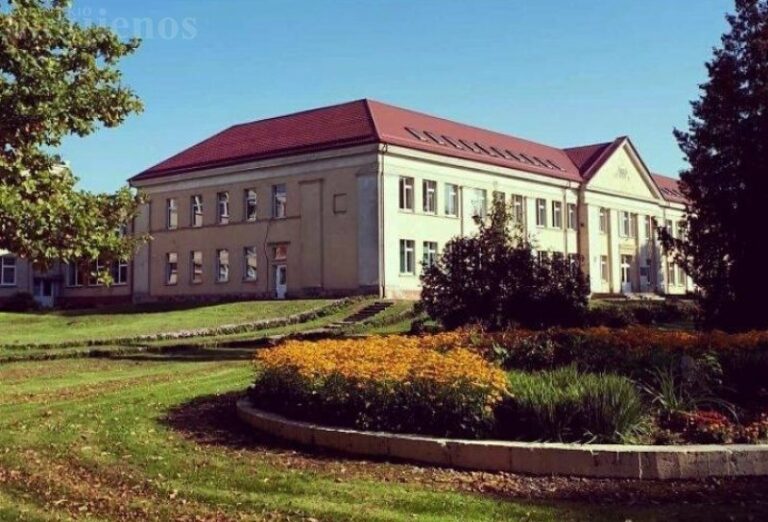 Baisogalos mokyklos kraičio skrynią pravėrus…