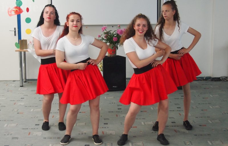 Visus pasveikino respublikinio avangardinio madų festivalio centro dalyvės