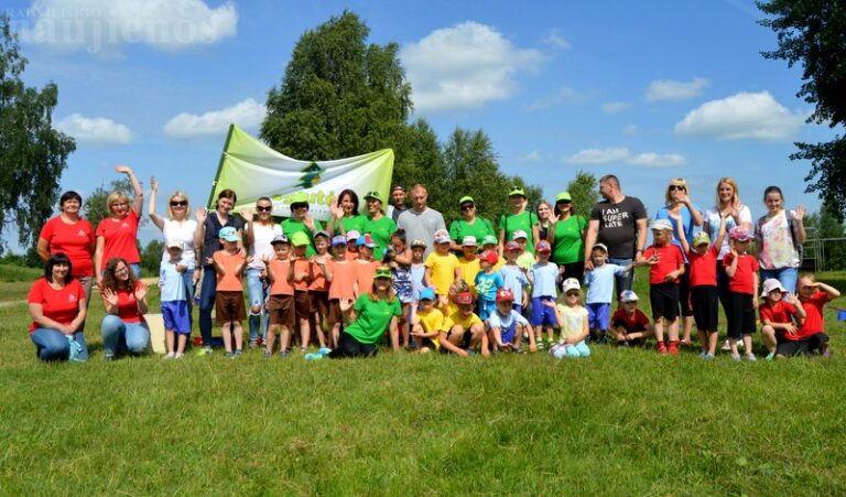 Eibariškių parkelyje šurmuliavo būrys vaikų