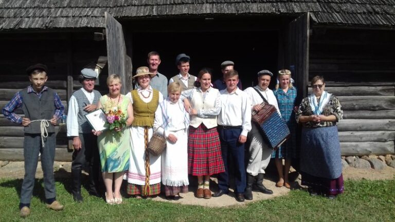 Kleboniškių klojime atidarytas teatrinis sezonas