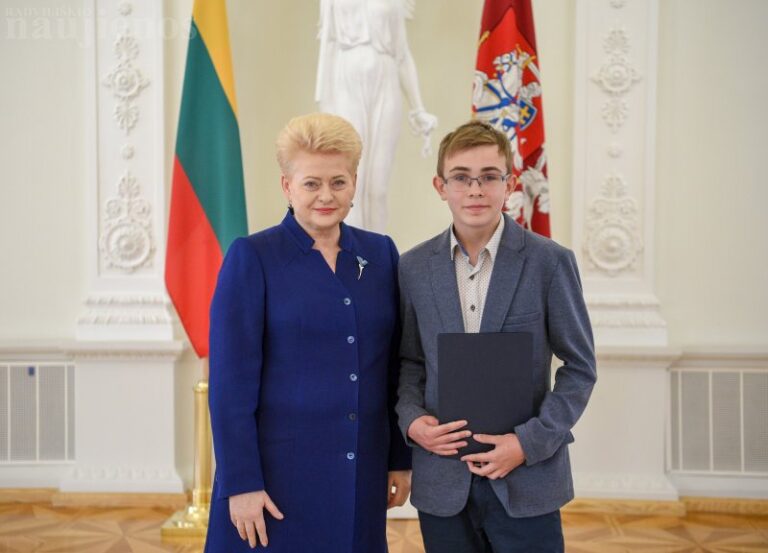 Tūkstantmečio vaikas Virginijus Skumanas dar kartą susitiko su Prezidente