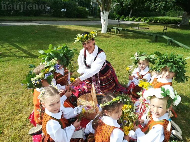 „Žvaigždutėje“ – vasariškai gėlėtos Joninės