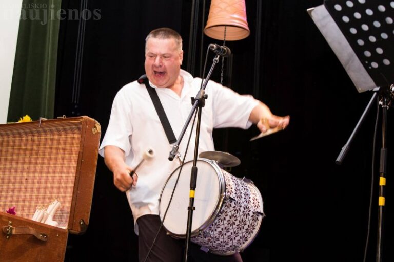 Baisogaloje visus sukvietė folkloro sambūris „Nemirštanti tautos gaida“