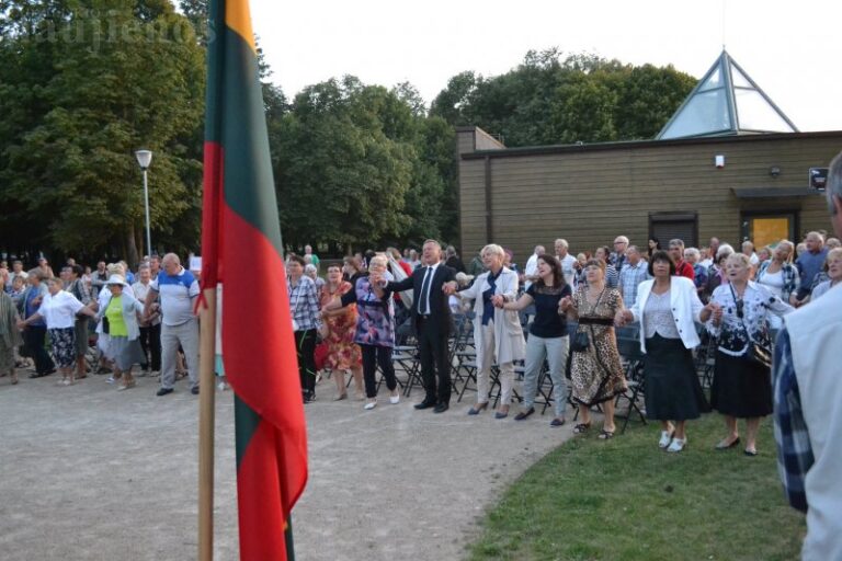Radviliškyje paminėta Juodojo kaspino ir Baltijos kelio diena