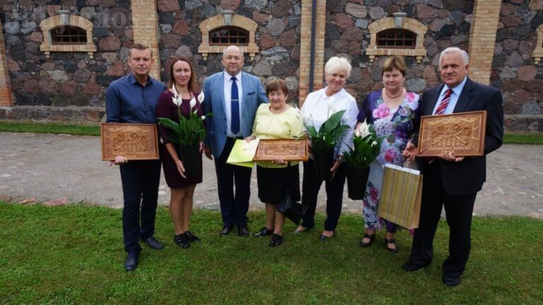 Pagerbti Radviliškio rajono gražiausiųjų sodybų savininkai