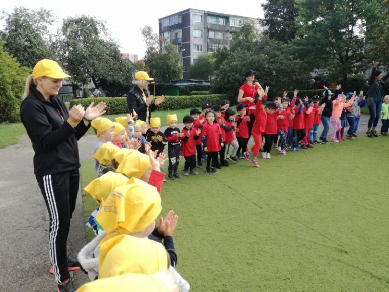 Linksma mankštiada „Žvaigždutės“ darželyje