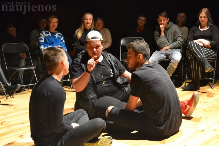 Mokytojai ir mokiniai dalyvavo prasmingoje forumo teatro stovykloje