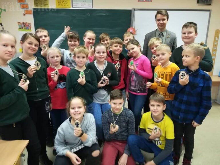 Šeduvos pradinukai pasigamino savo angelus sargus
