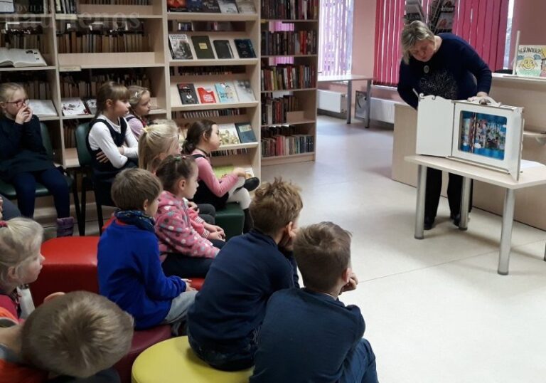 Baisogalos bibliotekoje pristatyti pasakų sekimo būdai
