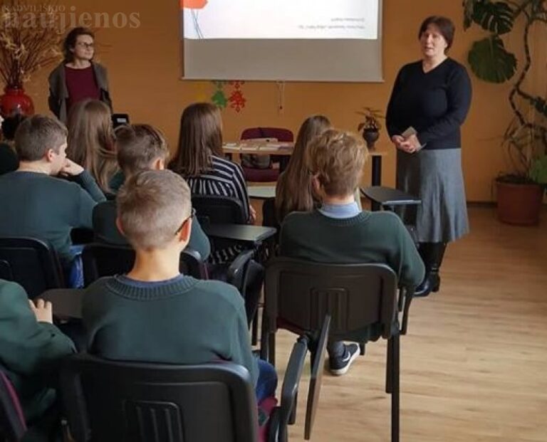Radviliškio rajono moksleiviai susitiko su „Vaikų linijos“ savanorių mokytoja