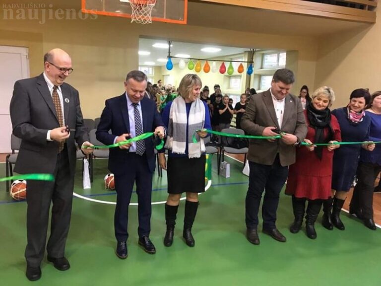 Šiaulėnų gimnazijoje atidaryta atnaujinta sporto salė