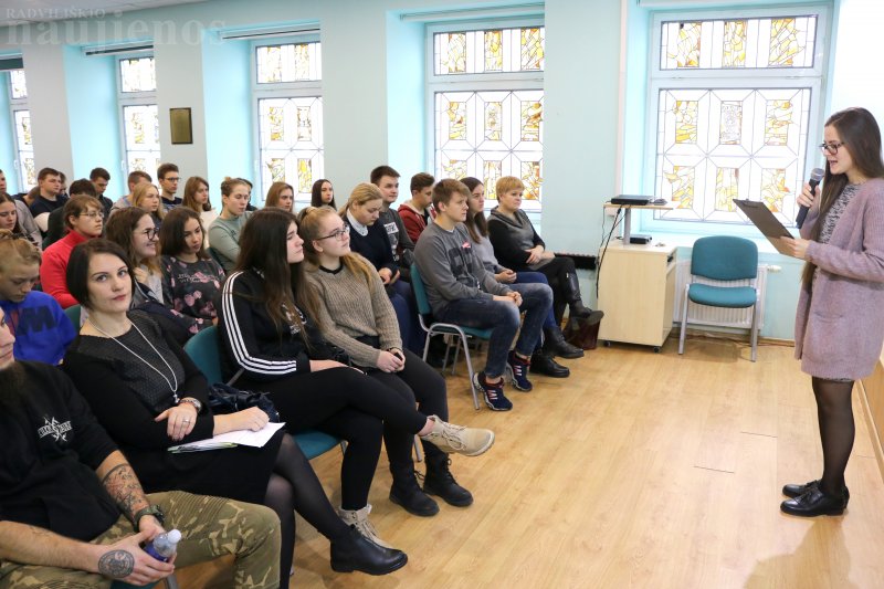 Radviliškio parapijos bendruomenės socialinių paslaugų centro atstovė Ž. Plungienė pristatė centro veiklas ir papasakojo apie savanorystės naudą.