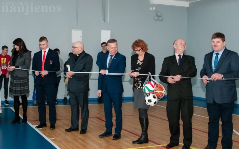 Kalėdinė dovana Baisogalos gimnazijai – atnaujinta sporto salė