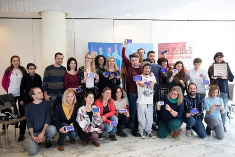 Lizdeikos gimnazijos mokytojos pranešimą užsienio šalių mokytojai palydėjo aplodismentais