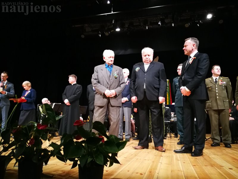 Radviliškio miesto kultūros centre vykusiame Vasario 16-osios minėjime skambėjo sveikinimai Lietuvai