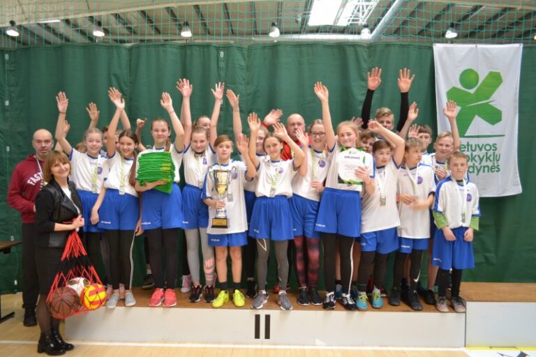 Lietuvos mokyklų žaidynėse „kudirkiečių“ komanda – antra