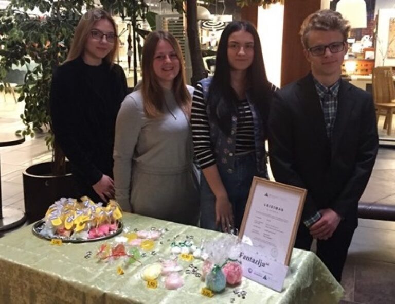 Lizdeikiečiai mokinių mokomųjų bendrovių mugėje pristatė kvapus