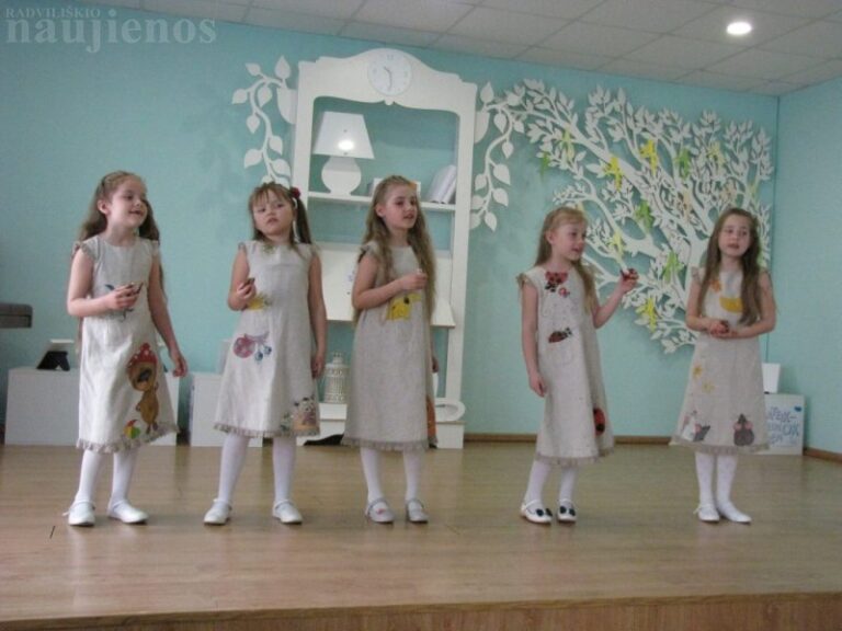 Radviliškyje surengtas mažųjų talentų festivalis „Skambėk, pavasarėli!“