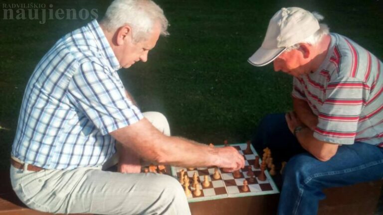 Šaškių ir šachmatų mėgėjai kviečiami pažaisti