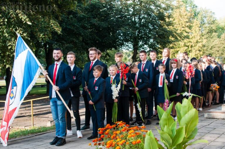 Baisogalos gimnazijoje atversti naujų mokslo metų knygos puslapiai