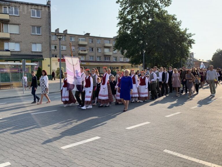 Rugsėjo 2-osios skambutis paskelbė naują pradžią
