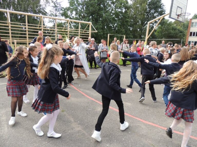 Šiaulėnų gimnazijai – 1-oji vieta konkurse „Visa mokykla šoka“
