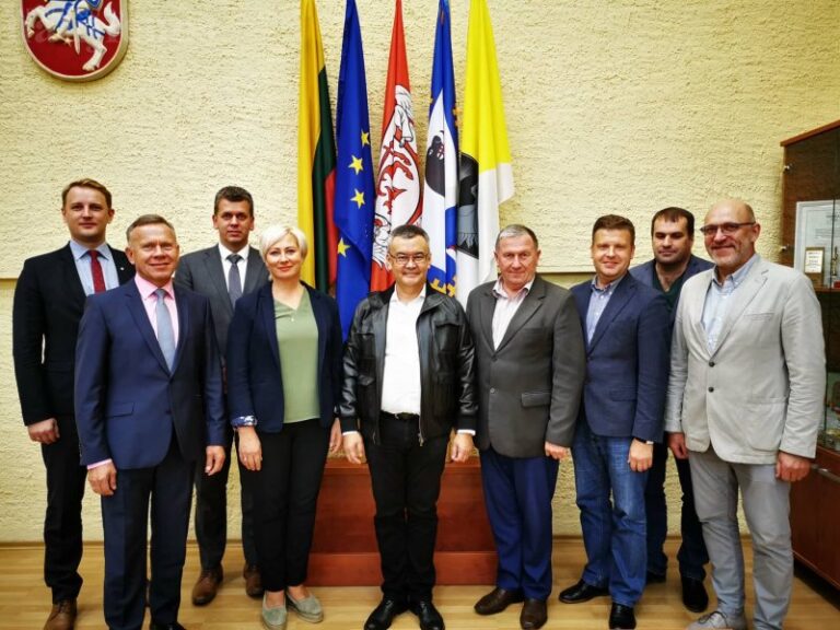 Radviliškio rajono savivaldybės ir administracijos vadovai susitiko su Kazachstano verslininkų atstovu