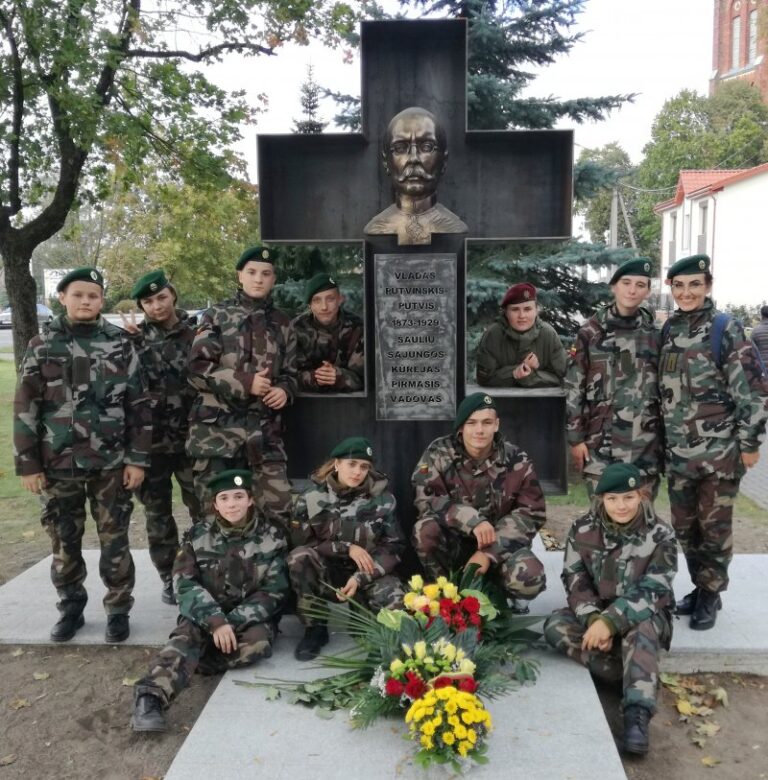 Šaulių sąjungos įkūrėją pagerbė ir Baisogalos jaunieji šauliai