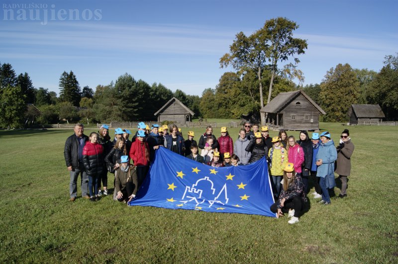 Paskelbiant Europos paveldo dienų pradžią prie Radviliškio rajono savivaldybės buvo iškelta Europos paveldo dienų vėliava.