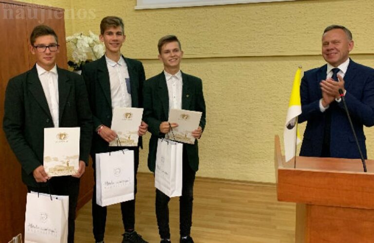 Pilietiškiems Lizdeikos gimnazistams – mero padėkos