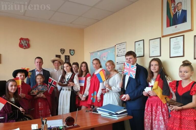 Gražinos pagrindinėje mokykloje – aštuonių šalių „atstovai“