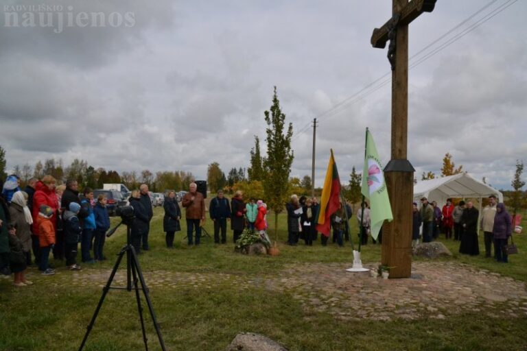 Paminėtas Dapšionių ąžuolyno dešimtmetis