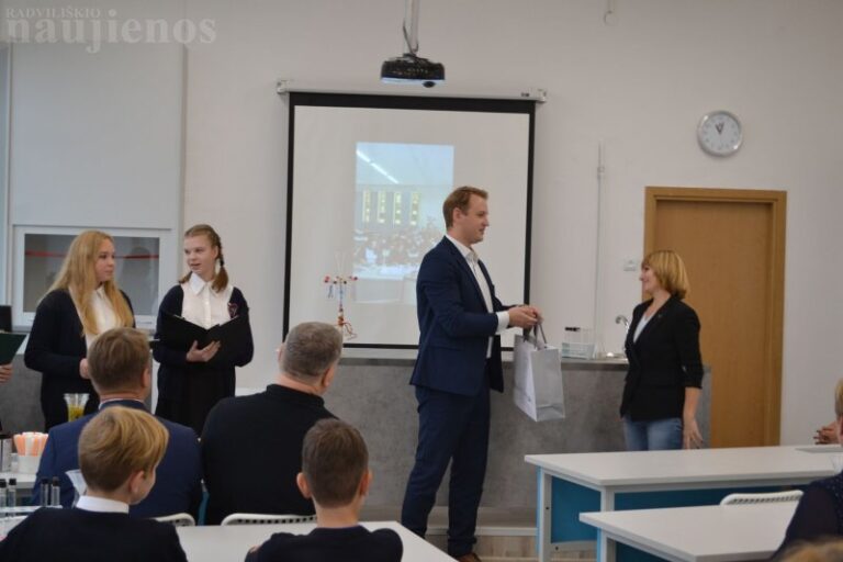 Vinco Kudirkos progimnazijoje atidaryta šiuolaikiška gamtos mokslų laboratorija