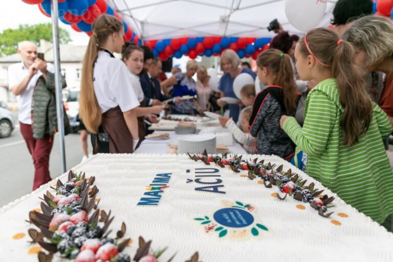 „Maxima“ sakys „Ačiū“ Radviliškiui, atveš 400 kg torto ir prekių po 1 eurą