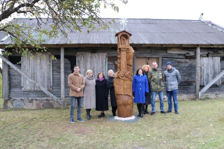 Koplytstulpiu įprasminti istoriniai įvykiai Balandiškio kaime