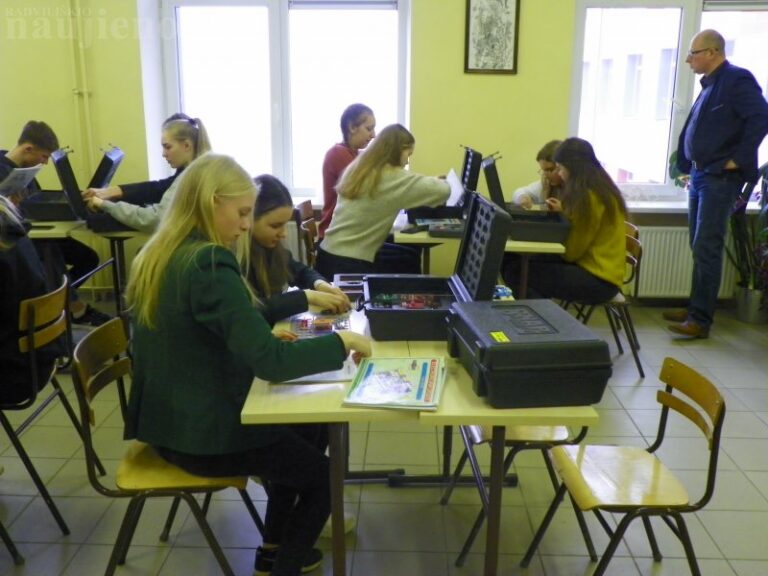 Lizdeikos gimnazijoje surengta tradicinė „Tyrėjų diena“
