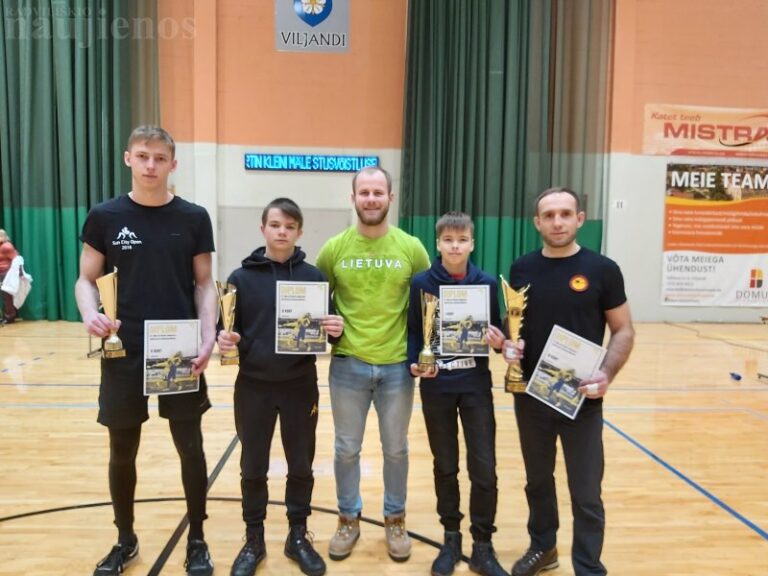 Radviliškio imtynininkai pasirodė galingai
