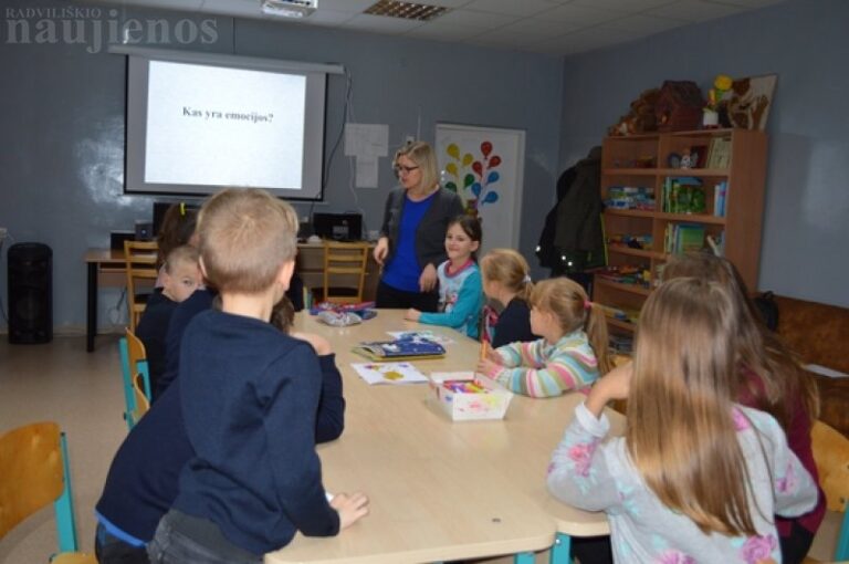 Vaikai mokėsi atpažinti emocijas ir jausmus