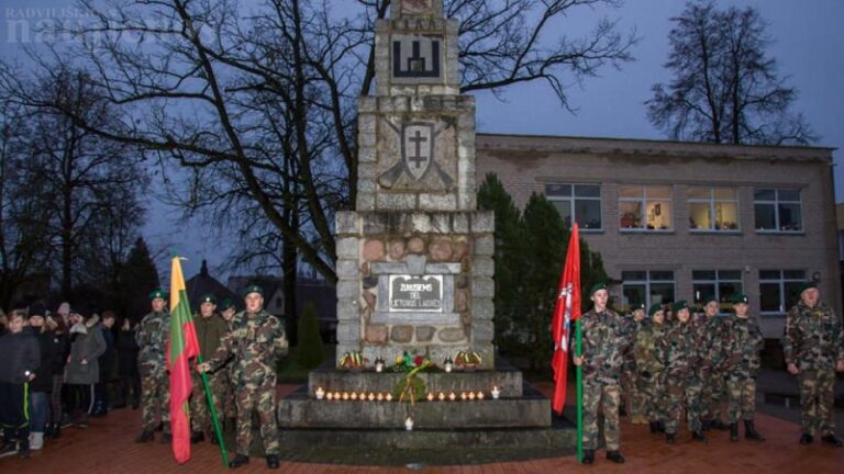 Baisogalos gimnazijos šauliai pagerbė Laisvės gynėjus