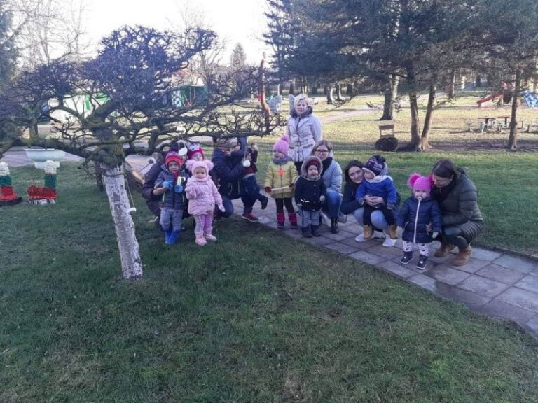 Šeduvos mažieji paukštelius pavaišino keksiukais