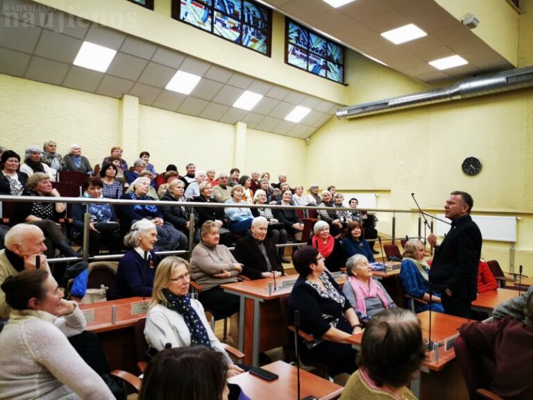 Trečiojo amžiaus universiteto studentai apsilankė savivaldybėje ir susitiko su meru