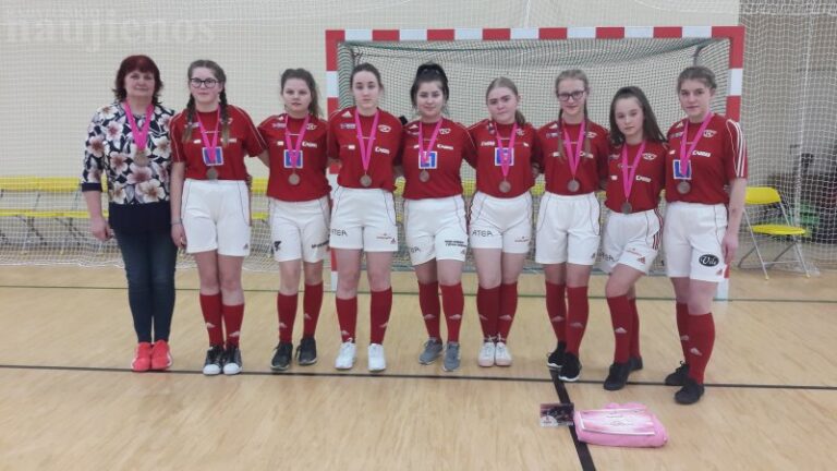 Šiaulėnų merginoms – futsalo žaidynių bronza