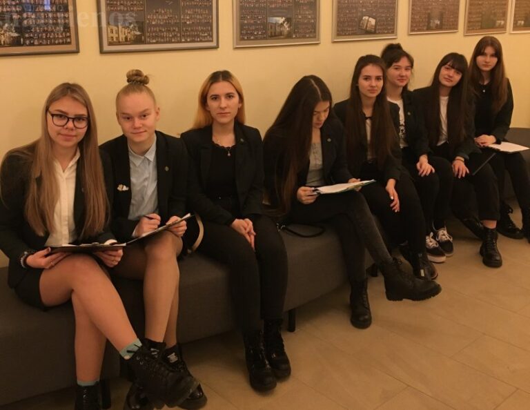 Lizdeikietės savo pranešimus pristatė konferencijoje