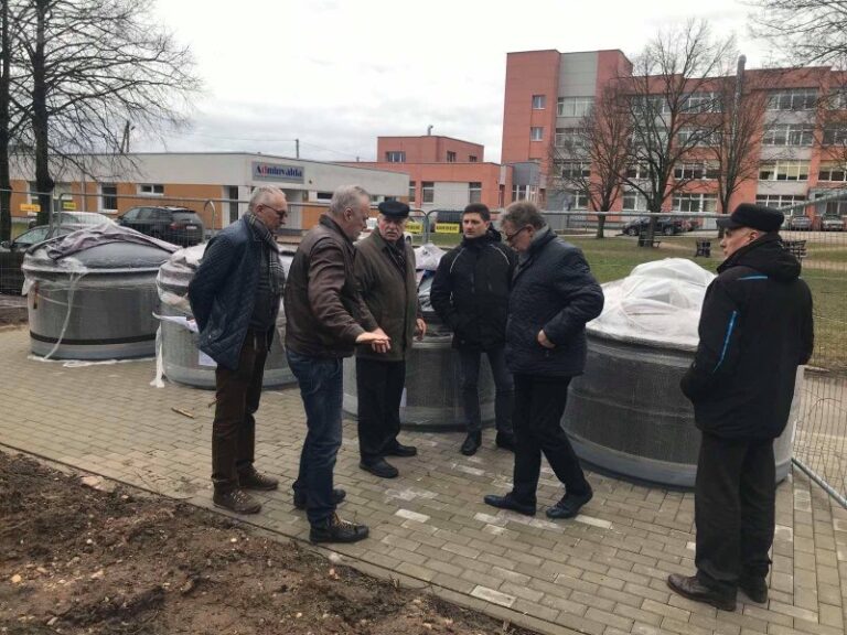 Pusiau požeminių konteinerių aikštelių įrengimas sparčiai juda į priekį