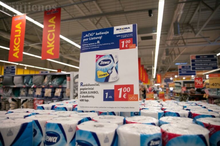 Į parduotuves nepatariama eiti su šeimomis